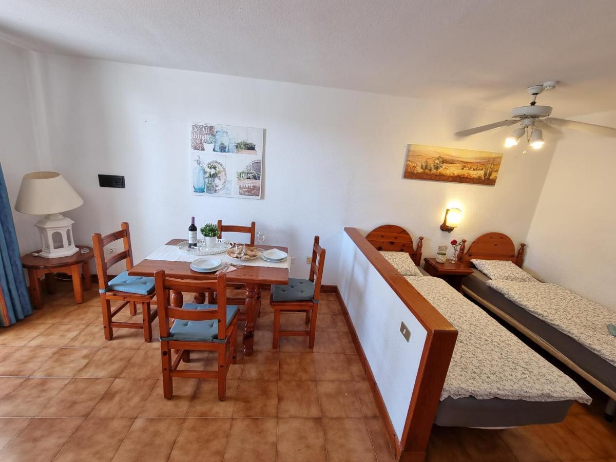 Studio Apartment No 1 Directly On The Beach And Sea, Terrace, Heated Pool, Wifi Playa de las Américas Buitenkant foto