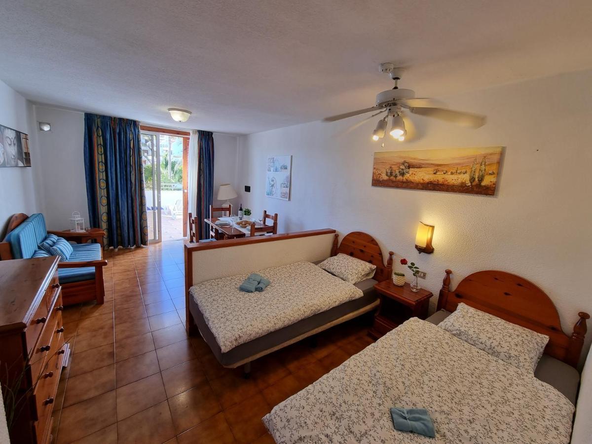 Studio Apartment No 1 Directly On The Beach And Sea, Terrace, Heated Pool, Wifi Playa de las Américas Buitenkant foto