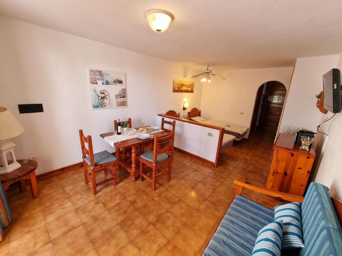 Studio Apartment No 1 Directly On The Beach And Sea, Terrace, Heated Pool, Wifi Playa de las Américas Buitenkant foto