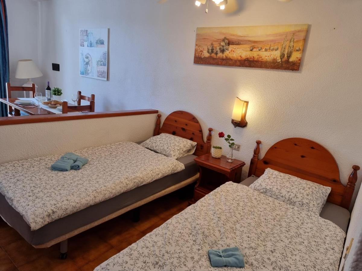 Studio Apartment No 1 Directly On The Beach And Sea, Terrace, Heated Pool, Wifi Playa de las Américas Buitenkant foto