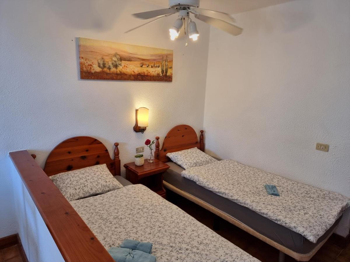 Studio Apartment No 1 Directly On The Beach And Sea, Terrace, Heated Pool, Wifi Playa de las Américas Buitenkant foto