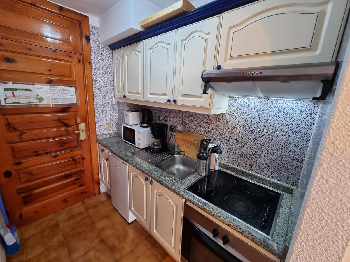 Studio Apartment No 1 Directly On The Beach And Sea, Terrace, Heated Pool, Wifi Playa de las Américas Buitenkant foto